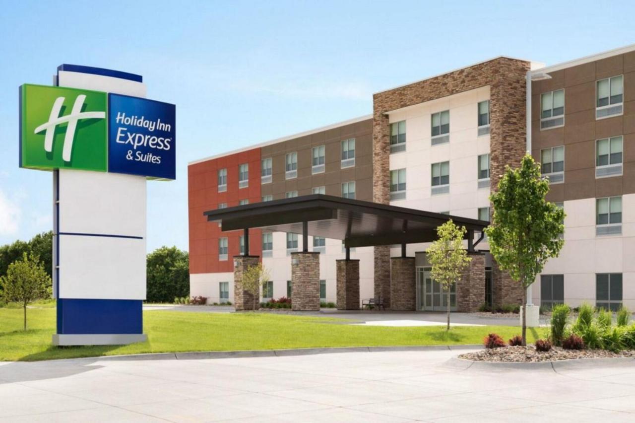 Holiday Inn Express & Suites - Tomah By Ihg Exterior foto