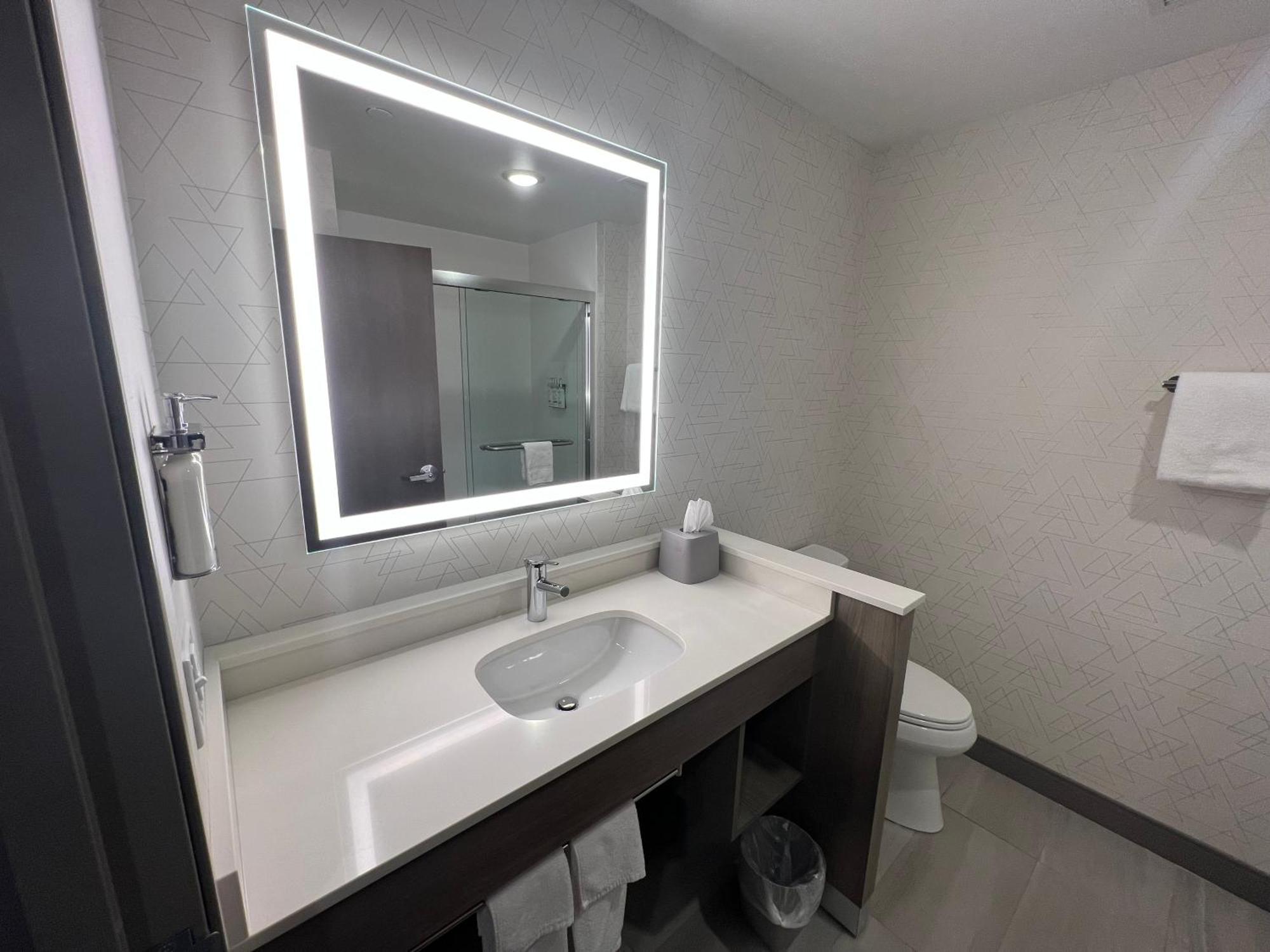 Holiday Inn Express & Suites - Tomah By Ihg Exterior foto